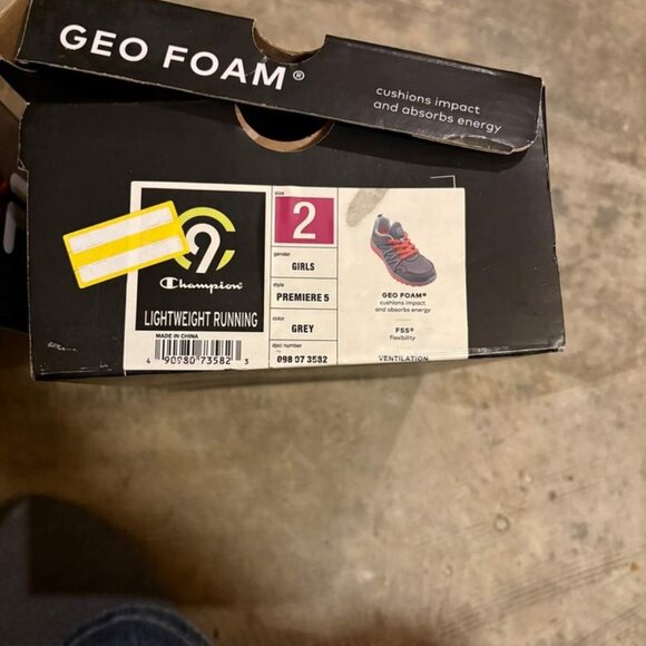Champion girls size 2 tie shoes - Picture 1 of 1